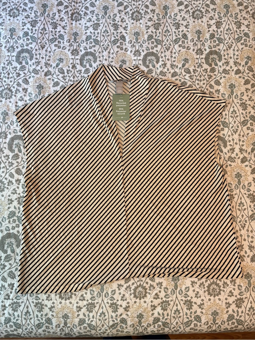 H&M Black & White Diagonal Striped Sleeveless Top